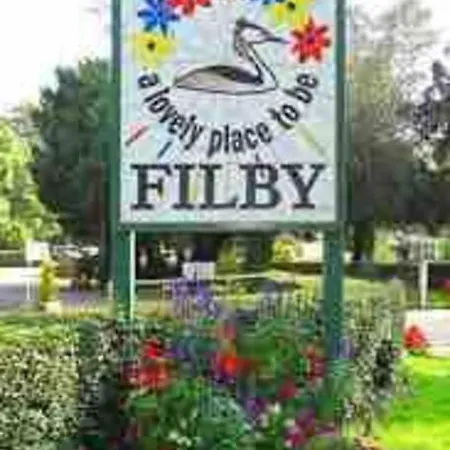 Passing Moon- Filby Villa Exterior photo