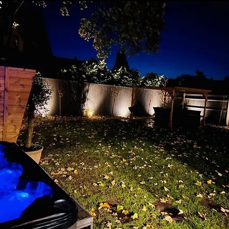 Passing Moon- Filby Villa Exterior photo